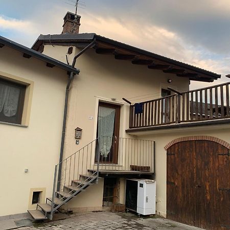 Villa La Casa Di Nonna Pina à Roccasparvera Extérieur photo